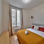 Urban Flat 98 - 4 Bedrooms Center Of דירה