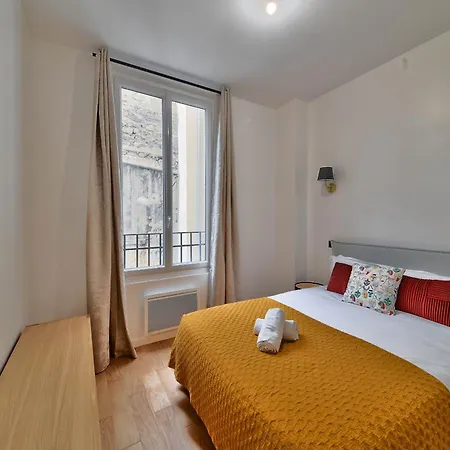 Urban Flat 98 - 4 Bedrooms Center Of شقة