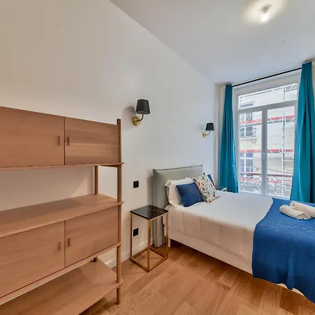 Urban Flat 98 - 4 Bedrooms Center Of شقة
