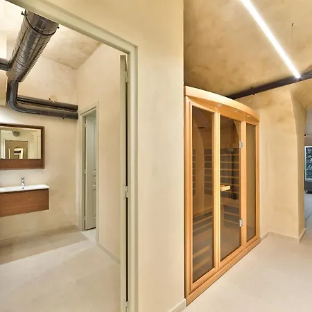 Urban Flat 98 - 4 Bedrooms Center Of