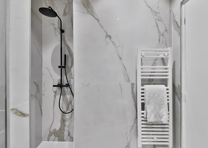 Urban Flat 98 - 4 Bedrooms Center Of * Parijs