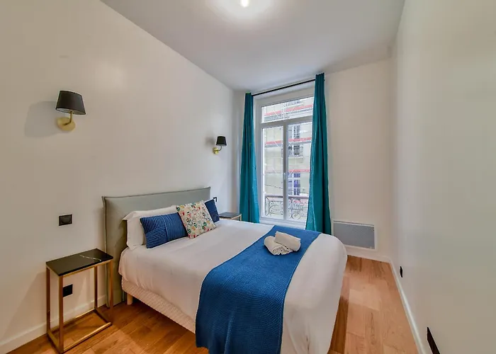 Urban Flat 98 - 4 Bedrooms Center Of