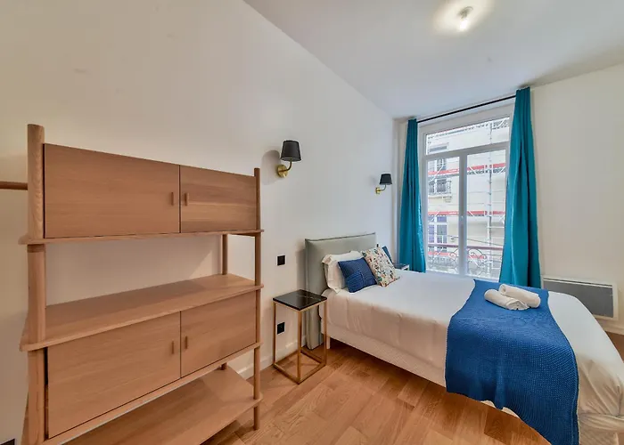 Urban Flat 98 - 4 Bedrooms Center Of Appartement